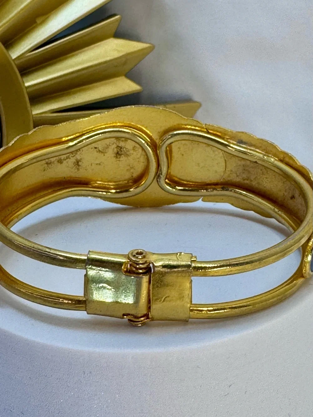 N/A elegant gold